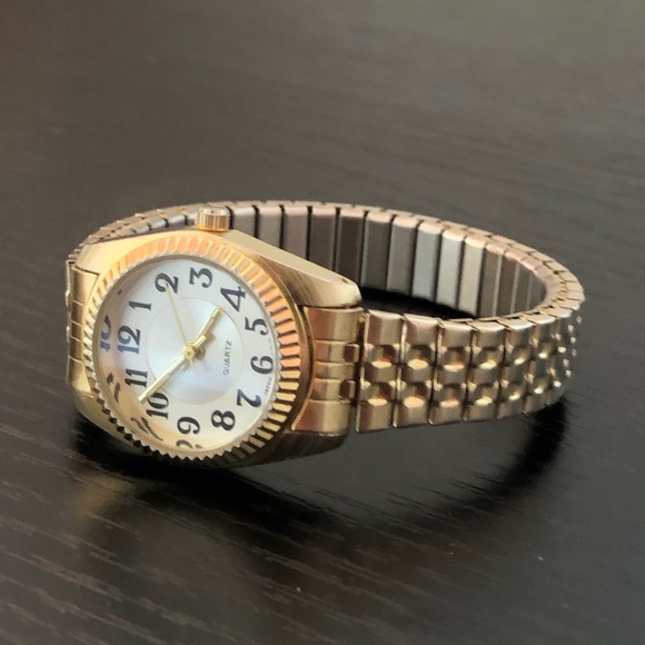 🟢 faux gold watch - Picture 1 of 3